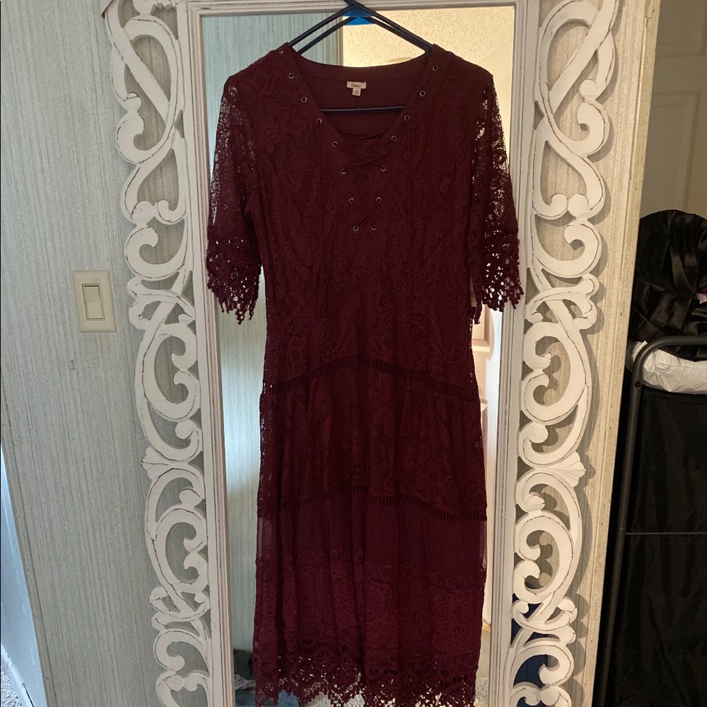 Midi lace dress